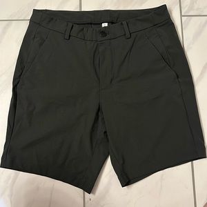 Lululemon men’s shorts size 34 dark gray/black